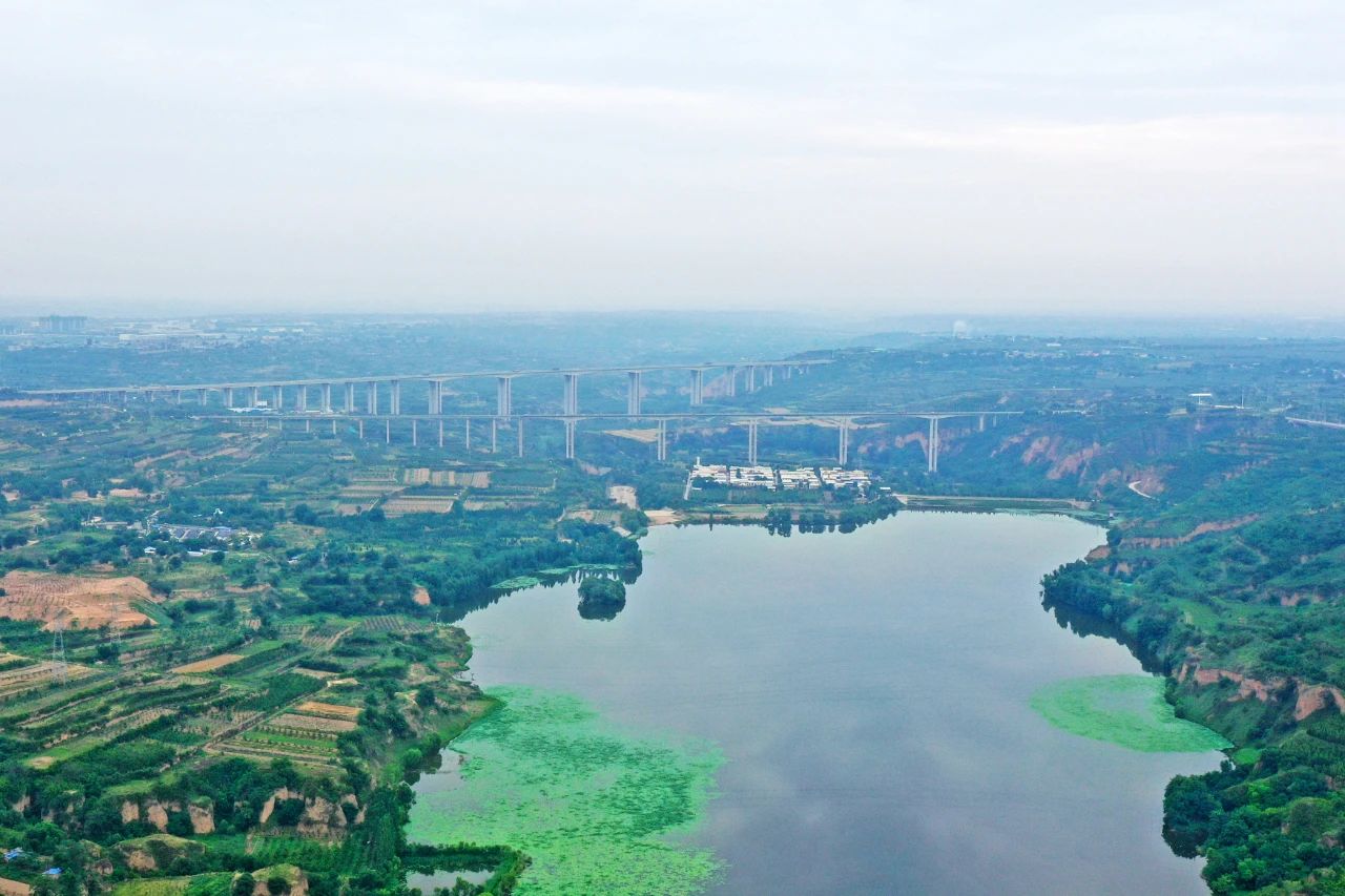 天堑施工，，，，，玉皇阁二号特大桥桩基主力军是云顶国际yd888智能旋挖钻机 | 百年风华筑漂亮云顶国际yd888（3）