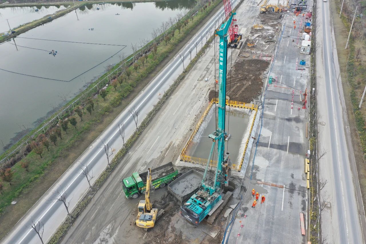 征战天下首条智慧高速，，，云顶国际yd888智能旋挖钻机凭什么？？？？？