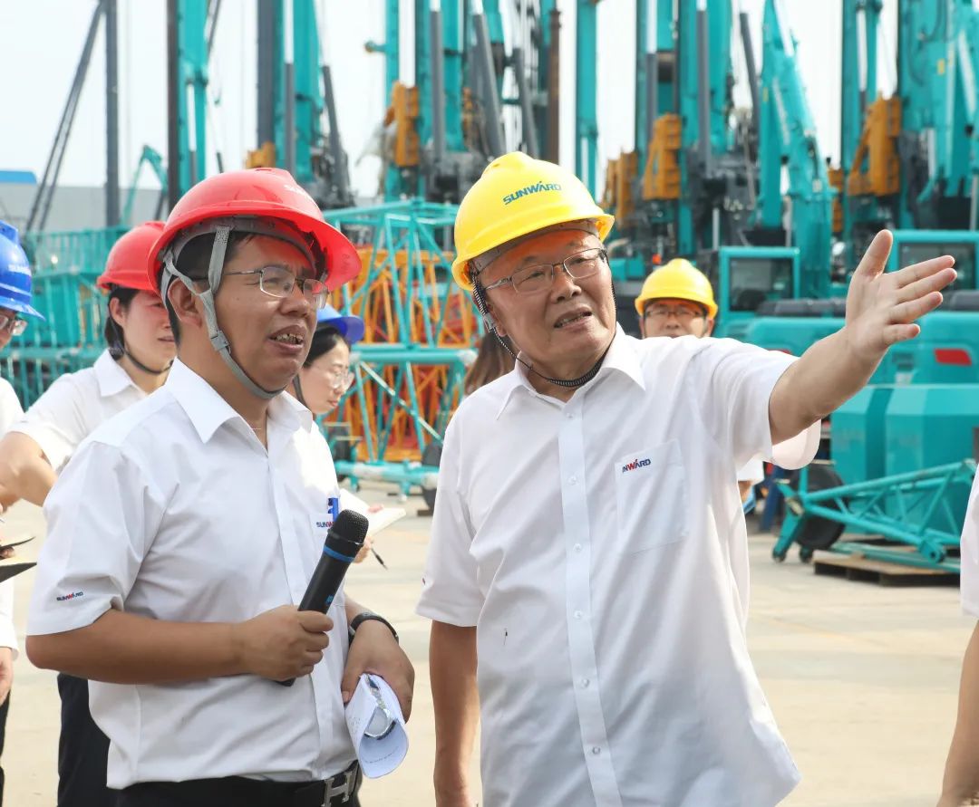 双鹰遨游，，，，“E”往无前！——云顶国际yd888智能新一代E系列起重机下线！