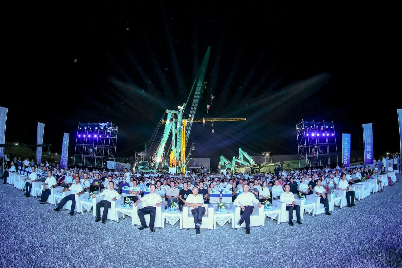 四大成套装备携手登。。。。。。≡贫ス蕐d888智能立异效果展示会交出“亮眼答卷”