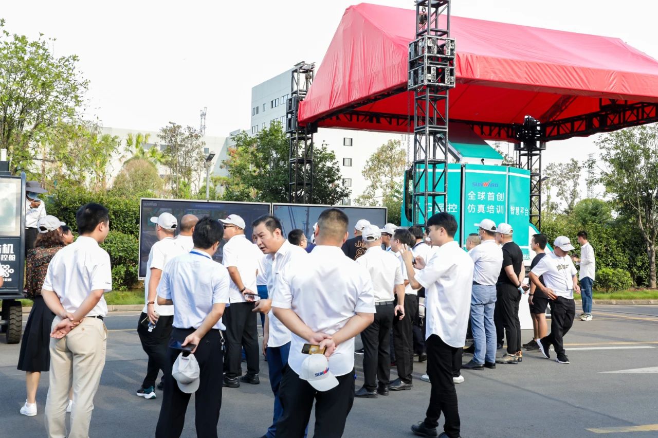 逛展超热闹！云顶国际yd888智能效果展示会高能名时势来袭