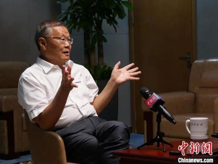 媒体聚焦 | 中新社专访——云顶国际yd888智能首创人何清华：向着太阳奔驰的筑梦人