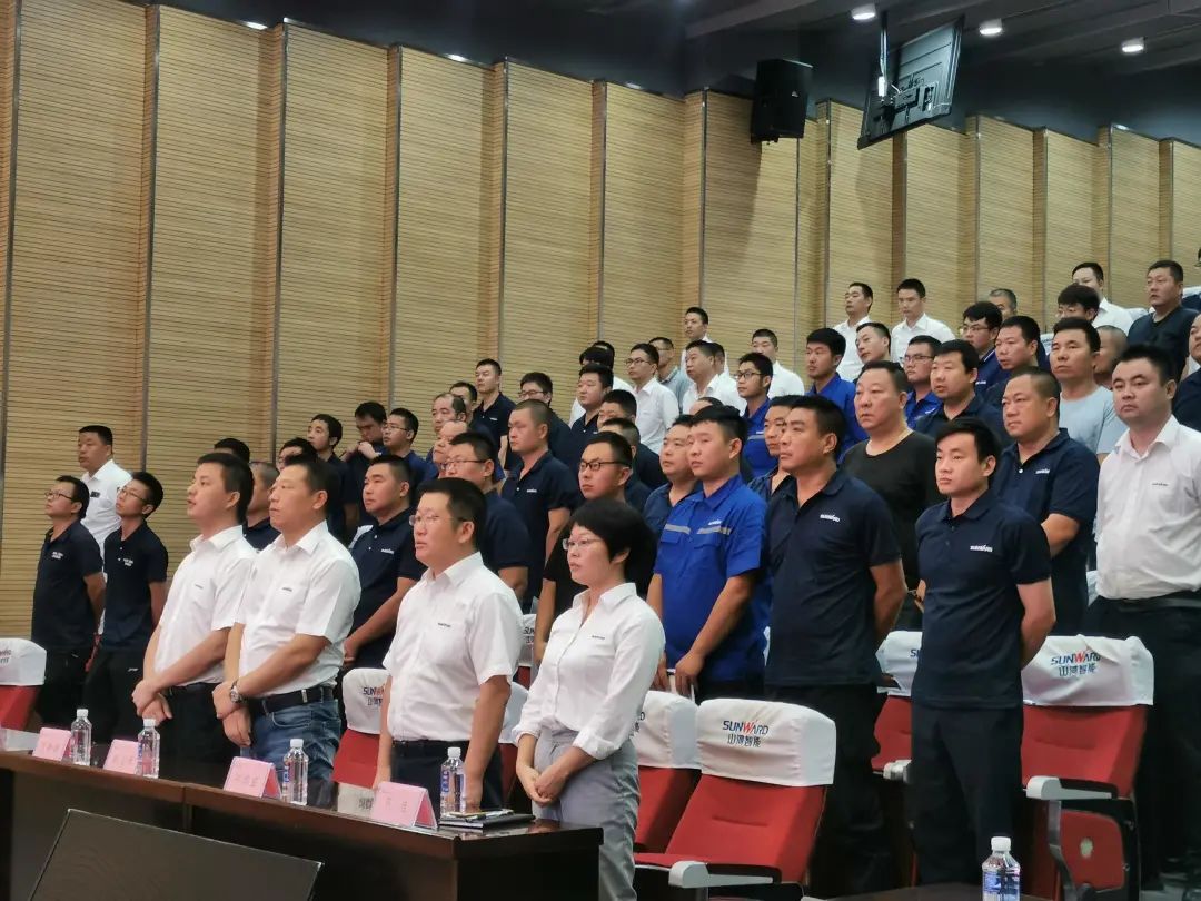 云顶国际yd888智能挖掘机事业部启动2021效劳手艺评定暨效劳万里行总结大会