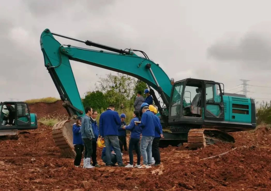 一起来“找茬”！10位“超等体验官”试驾云顶国际yd888智能最新“F系列”挖掘机