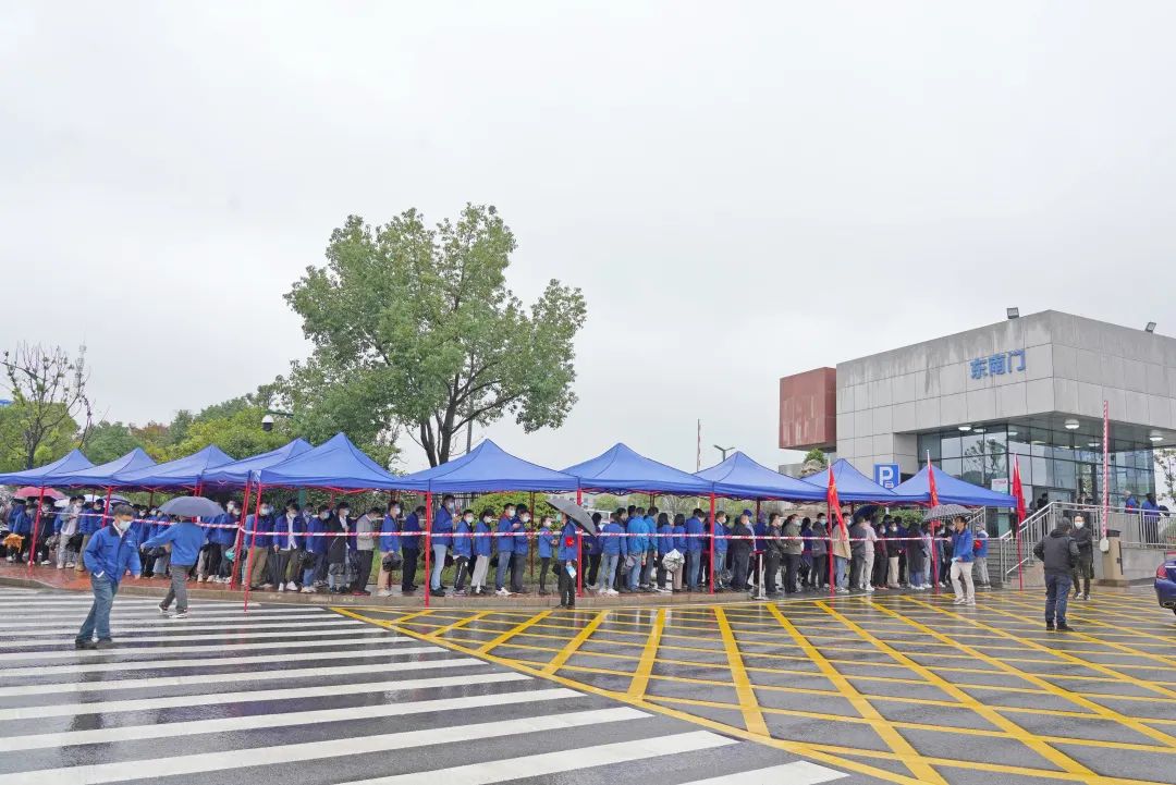 采样完成率近100%！云顶国际yd888智能第一时间开展全员核酸检测，，，，，，包管清静生产