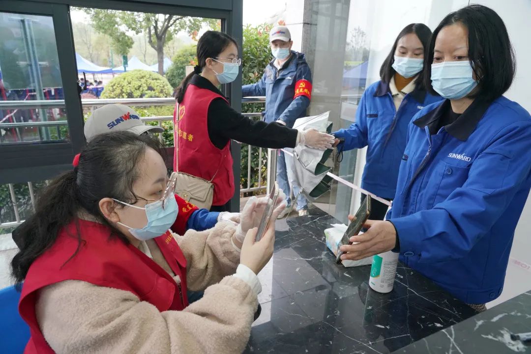 采样完成率近100%！云顶国际yd888智能第一时间开展全员核酸检测，，，，，，包管清静生产