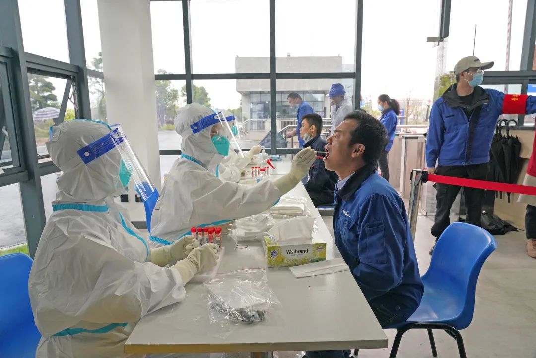 采样完成率近100%！云顶国际yd888智能第一时间开展全员核酸检测，，，，，，包管清静生产