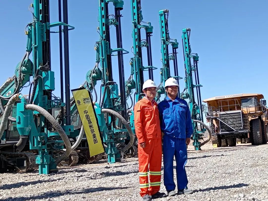 疫情当下，，，，，，，逆行非洲——云顶国际yd888智能凿岩装备团队外洋效劳纪实