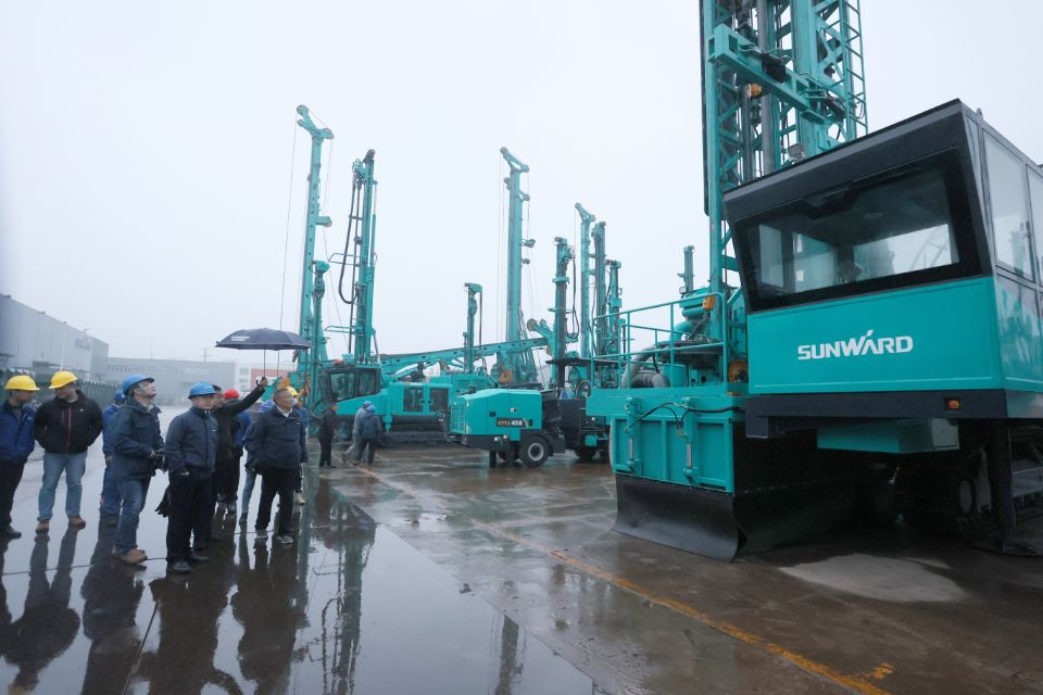 两种钻进模式+更大扭矩！云顶国际yd888智能自主研制的全液压牙轮钻机下线