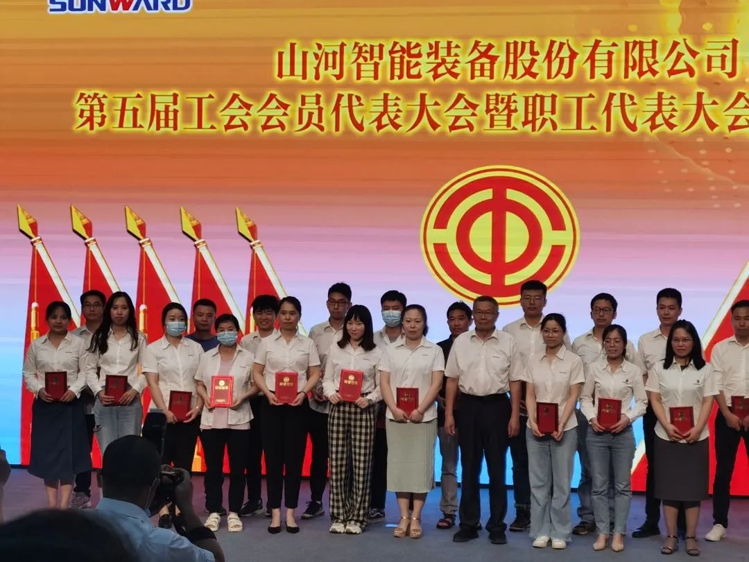 你好 2022！再见 2021！我与云顶国际yd888智能共生长