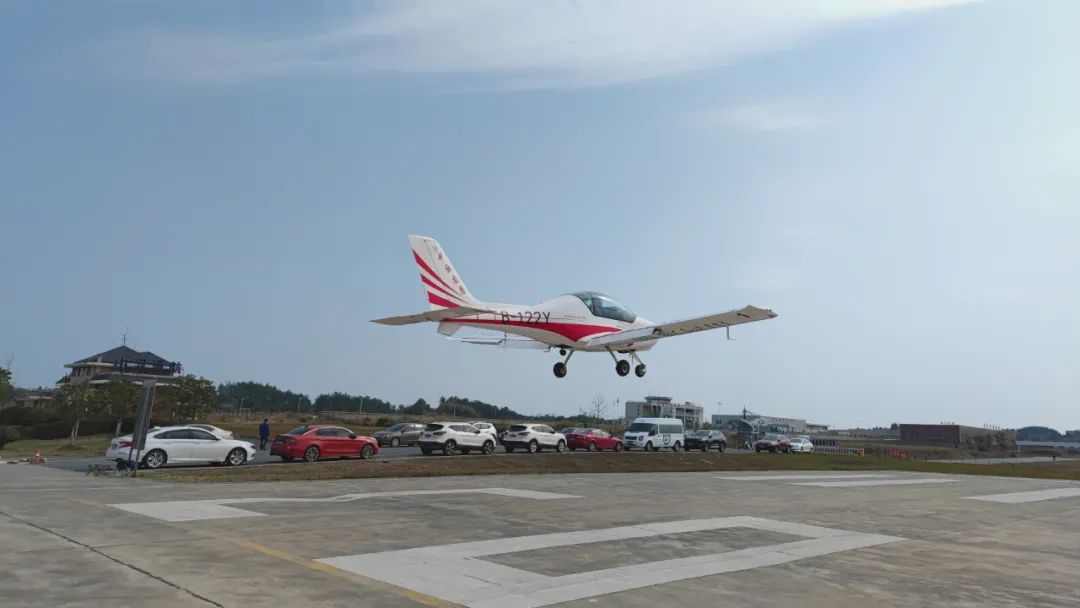 火情就是下令！湖南航空应抢救援队云顶国际yd888机组展现“云顶国际yd888速率”