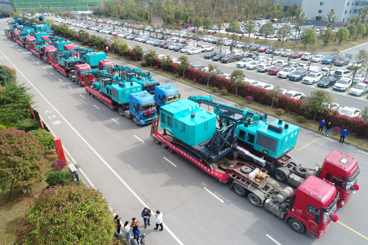 征战全球市场。。。≡贫ス蕐d888智能凿岩装备批量发货