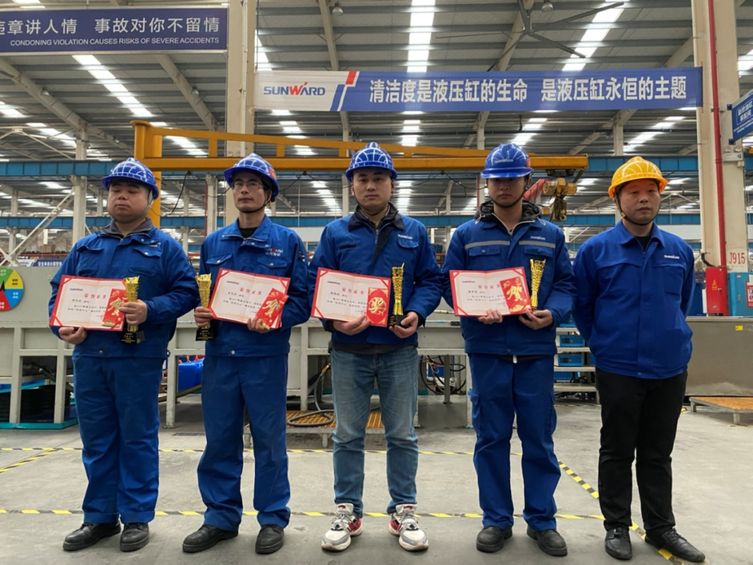 云顶国际yd888工匠 | “浪波”不言苦，，，甘为“人梯”承大重