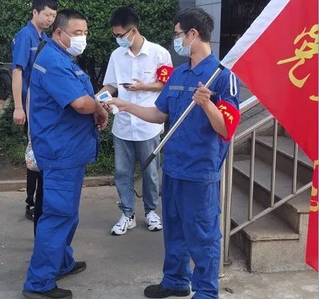 云顶国际yd888工匠 | “浪波”不言苦，，，甘为“人梯”承大重