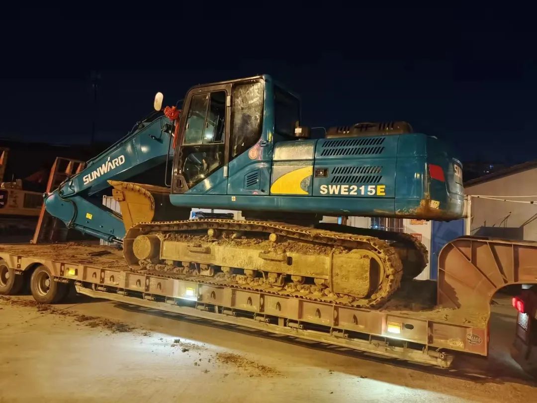 冲锋一线显继续！云顶国际yd888智能挖掘机助力长沙方舱医院建设