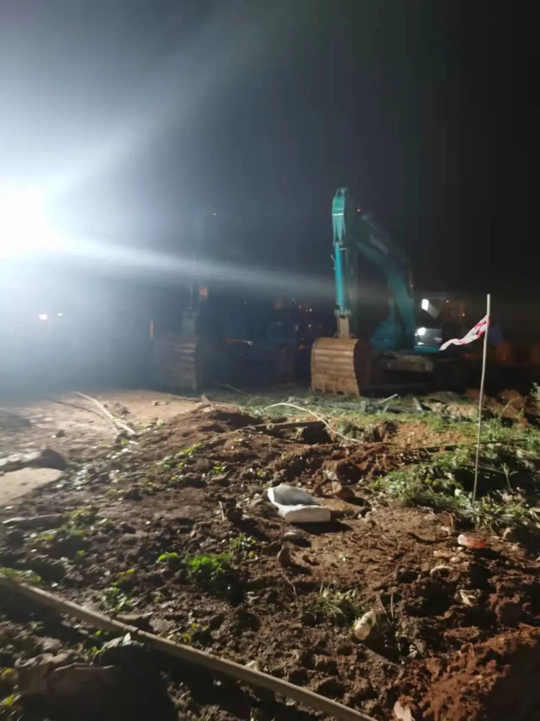 冲锋一线显继续！云顶国际yd888智能挖掘机助力长沙方舱医院建设