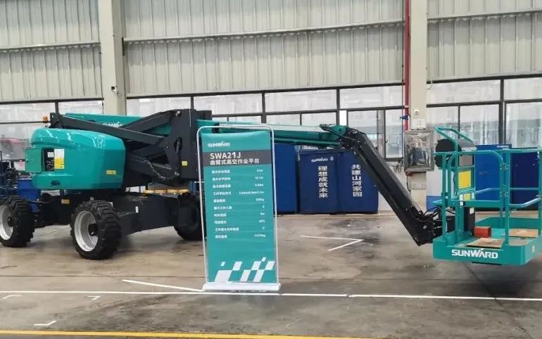 行业同级别产品之最！云顶国际yd888智能又一款曲臂式高空作业平台乐成下线