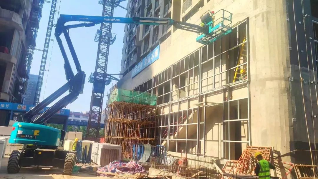 正式“上岗”！云顶国际yd888智能首台电动曲臂式高空作业平台入驻华南市场