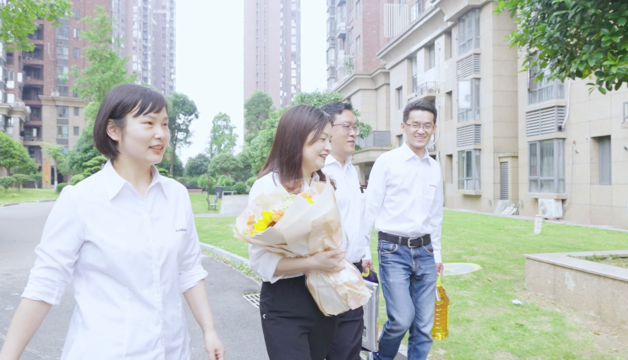 在母亲节，，，，，，向你们死后的妈妈送去“云顶国际yd888家园”的温暖