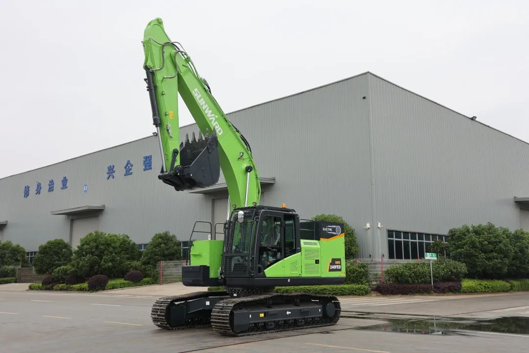 征战川藏铁路！云顶国际yd888智能新一代电动挖掘机乐成交付