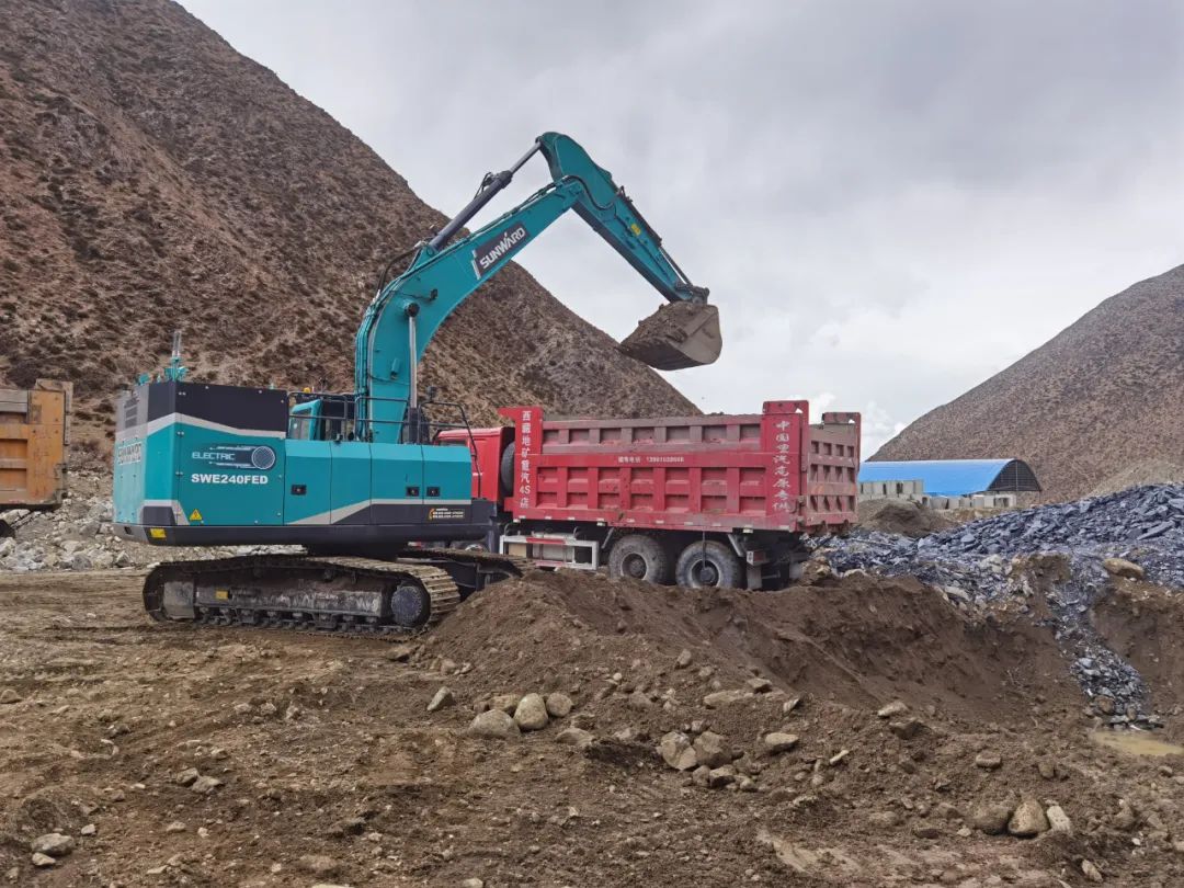 征战川藏铁路！云顶国际yd888智能新一代电动挖掘机乐成交付