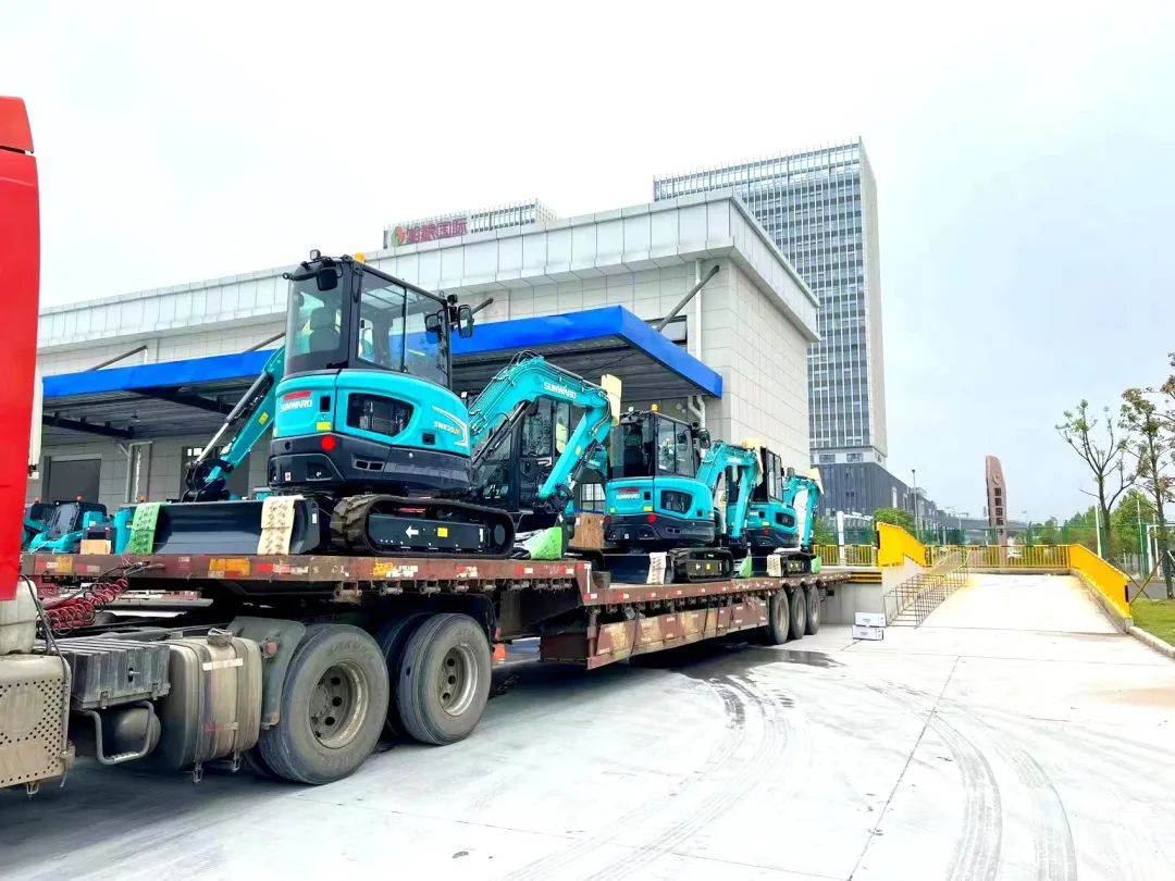 一连进军国际市场！。。。≈信钒嗔校ǔど常┰贫ス蕐d888智能专列乐成首发