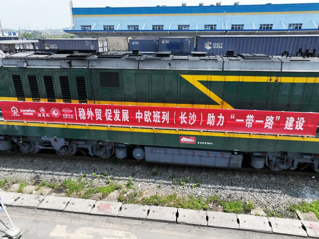 一连进军国际市场！。。。≈信钒嗔校ǔど常┰贫ス蕐d888智能专列乐成首发