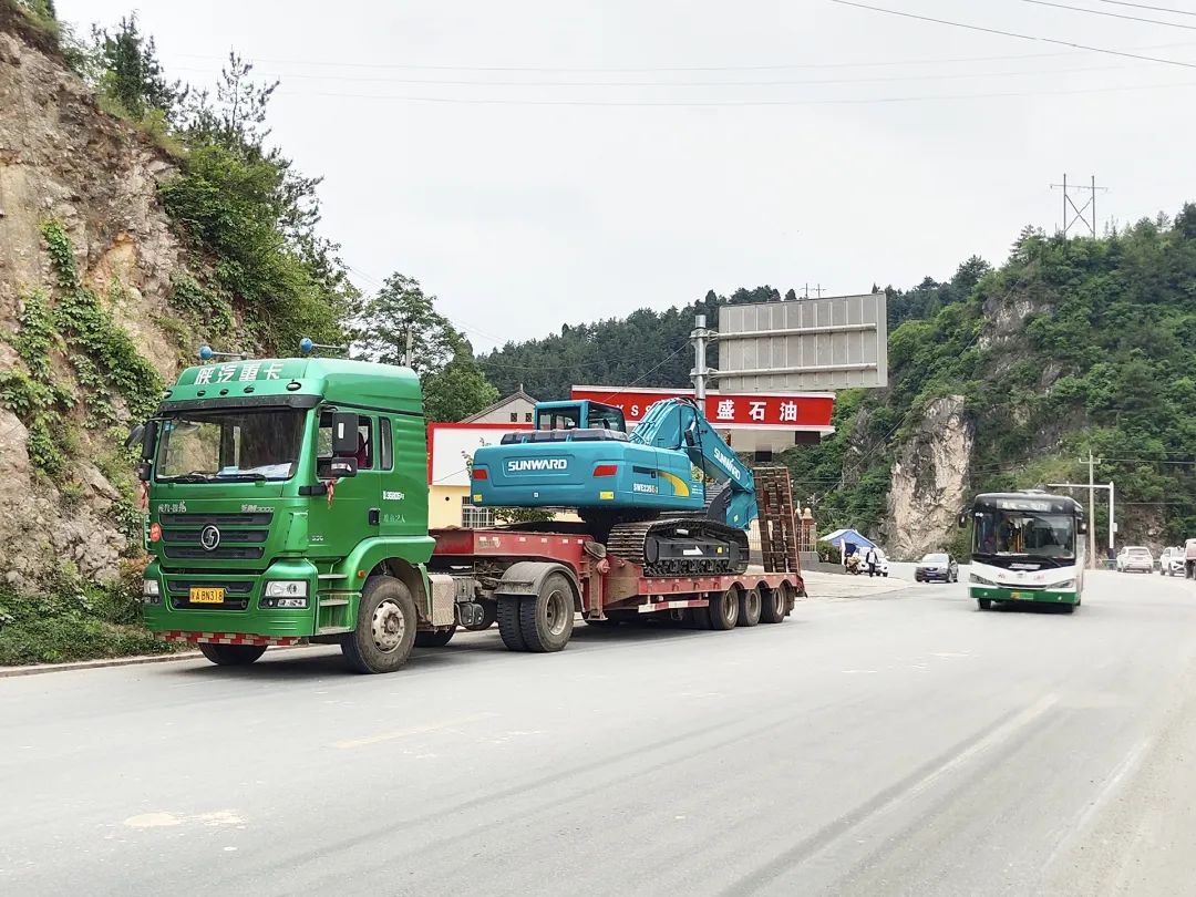 三员云顶国际yd888挖机“悍将”收服“铁粉”一枚，，，，，凭什么？？？？？？