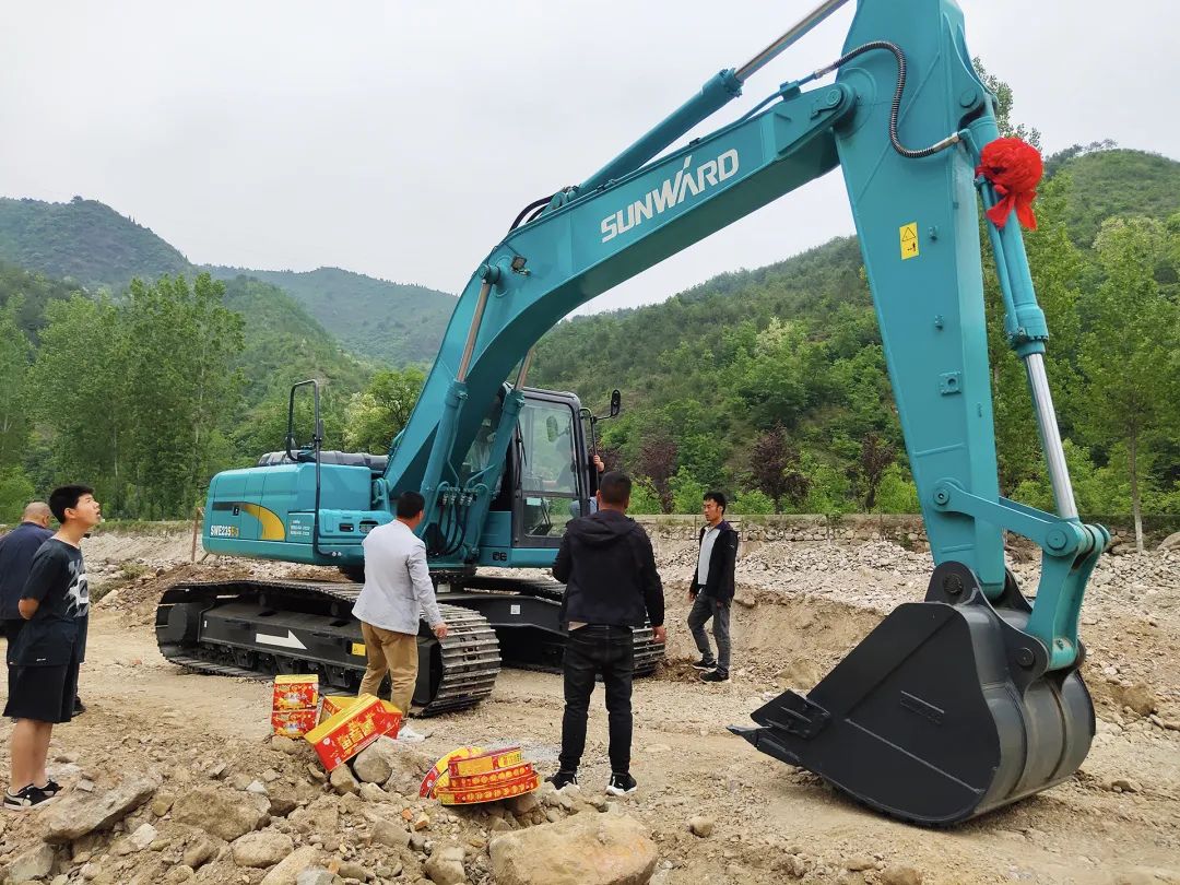 三员云顶国际yd888挖机“悍将”收服“铁粉”一枚，，，，，凭什么？？？？？？