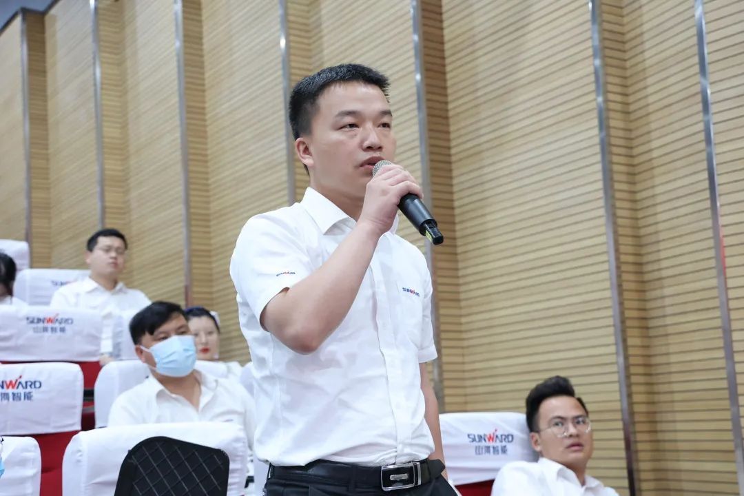 立异引领，，，，，，，智造未来！“2022院士专家长沙行”高端装备高质量生长钻研会盛大举行