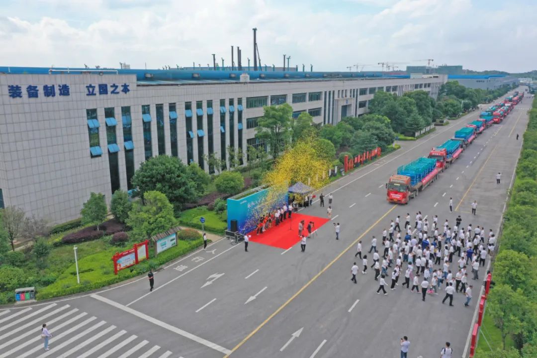 献礼二十大，，，，，，再攀新高地！云顶国际yd888智能高空机械装备再迎批量发货