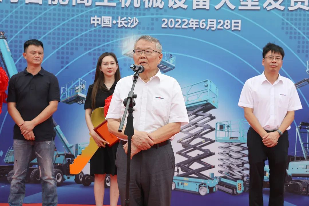 献礼二十大，，，，，，再攀新高地！云顶国际yd888智能高空机械装备再迎批量发货