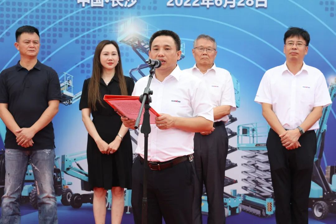 献礼二十大，，，，，，再攀新高地！云顶国际yd888智能高空机械装备再迎批量发货