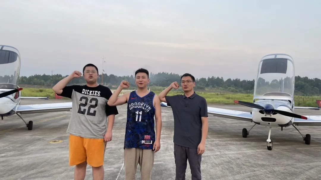 冲上云霄！湖南云顶国际yd888通航学员乐成单飞