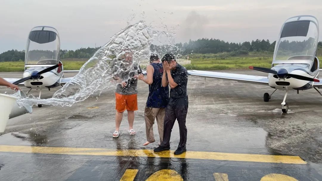 冲上云霄！湖南云顶国际yd888通航学员乐成单飞