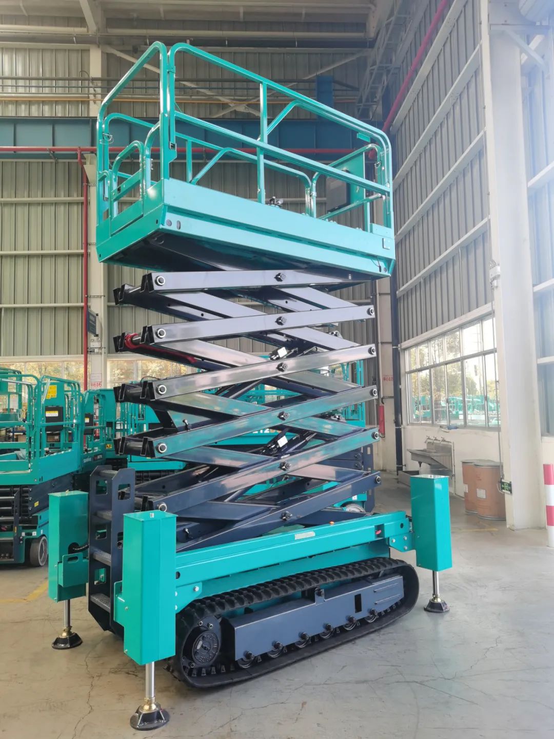 加速电动化产品结构，，，，，，，云顶国际yd888智能第一款履带剪叉式高空作业平台来了！