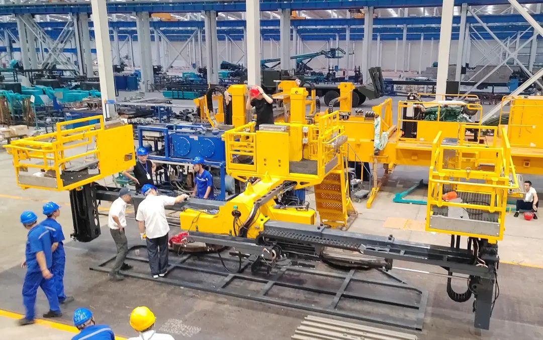 为铁路运输保驾护航！云顶国际yd888智能自主研制首套三平台作业装置乐成交付