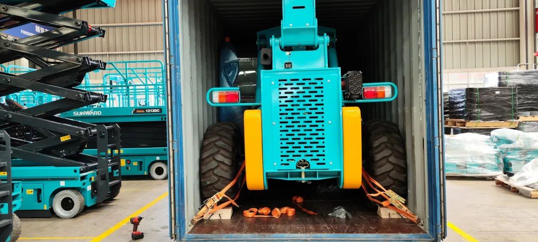 单笔采购金额万万元！云顶国际yd888智能伸缩臂叉装车批量出口