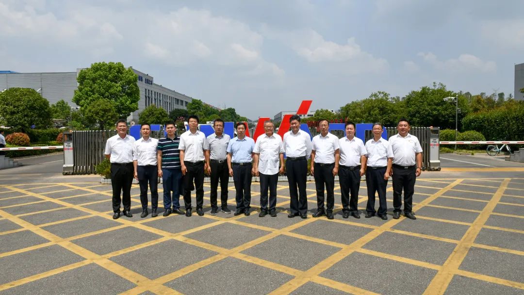 国家应急治理部郭治武局长一行考察云顶国际yd888智能无人化应抢救援装备