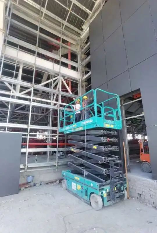 众志成城抗疫情！云顶国际yd888智能高空机械助力惠州方舱医院建设