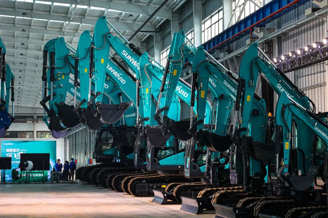 助力“双碳”目的！云顶国际yd888智能集中宣布F系列国四挖掘机