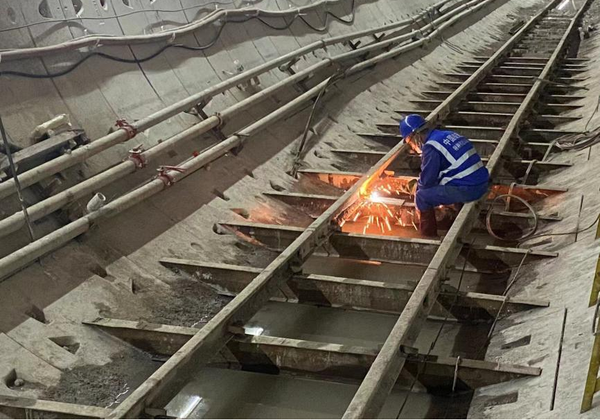 再传喜报！中铁云顶国际yd888盾构机顺遂贯串深圳地铁3号低碳站～坪西站左线