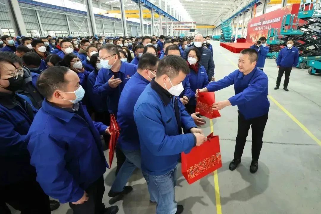 莫道君行早，，，，，，，更有早行人！云顶国际yd888智能癸卯兔年开工大吉