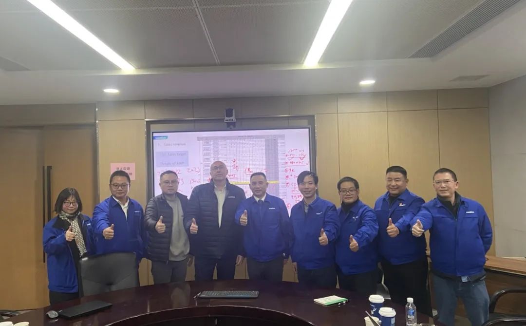 吹响复工“冲锋号”，，，，，全力冲刺“开门红”！云顶国际yd888智能高空机械复工复产举行时