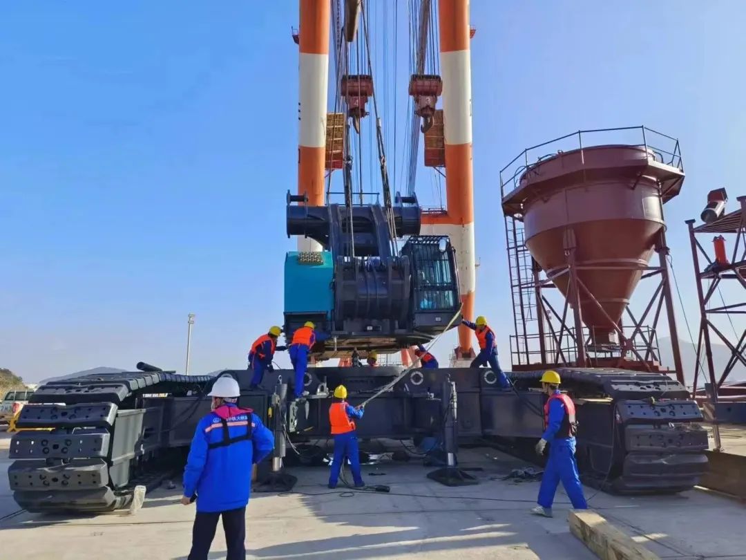 首桩开钻！云顶国际yd888智能超等旋挖实力助建天下最大跨度公铁两用大桥