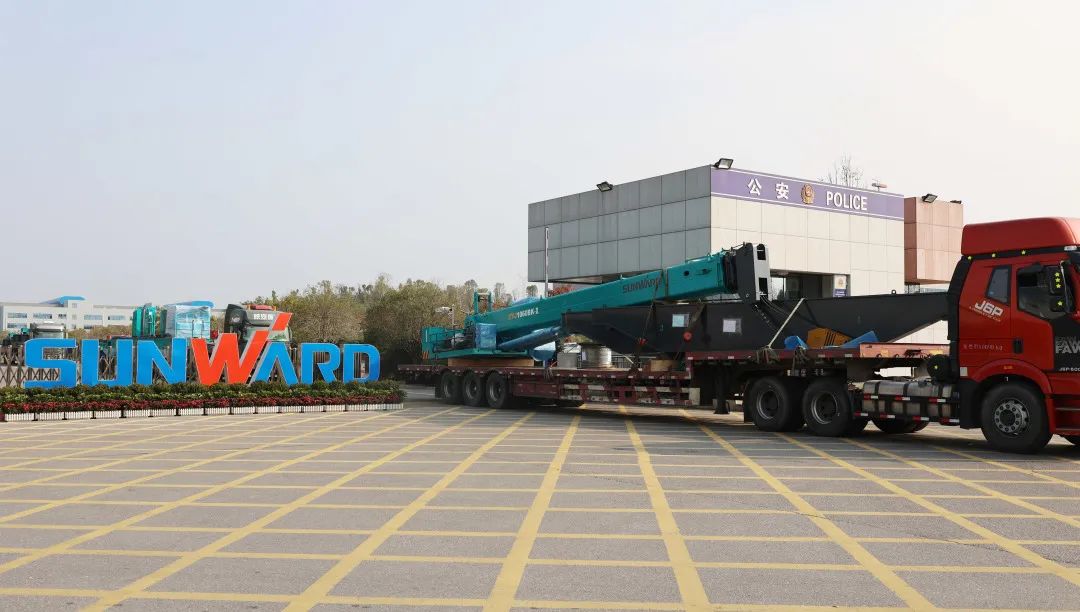 喜迎龙仰面！云顶国际yd888智能大吨位PDP工法引孔式静力压桩机出征哥伦比亚