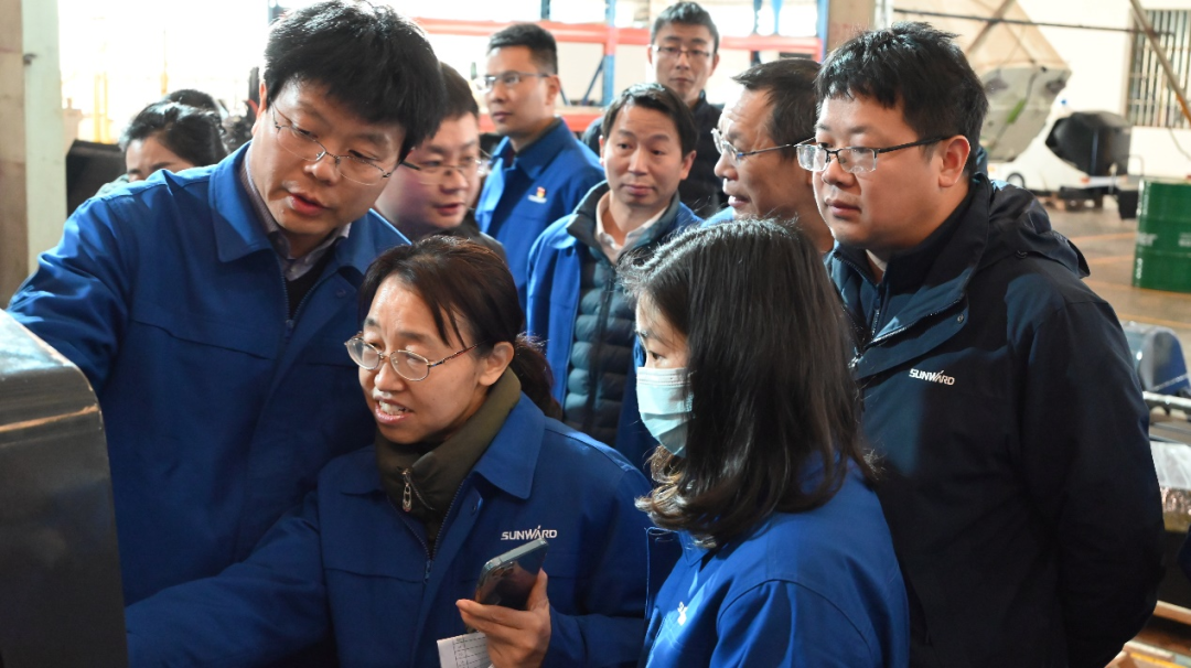 破拆应急，，，，，，，智能继续！云顶国际yd888特装SWR280DE破拆机械人下线交付