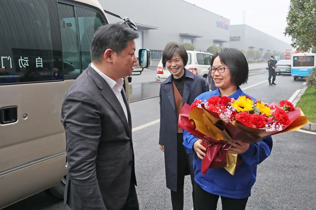 付旭明慰问云顶国际yd888智能市三八红旗头并督导清静生产事情