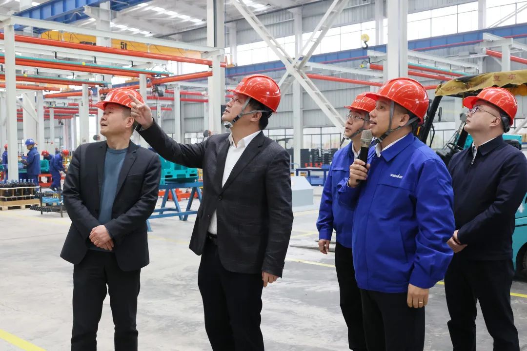 付旭明慰问云顶国际yd888智能市三八红旗头并督导清静生产事情