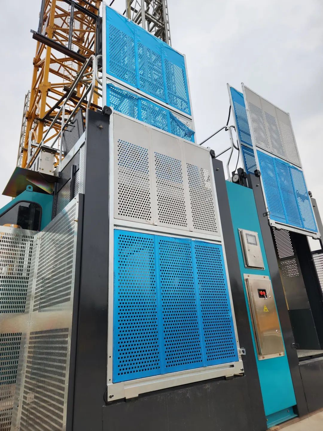 科技显能、再添新品！云顶国际yd888江麓智能施工升降机乐成下线